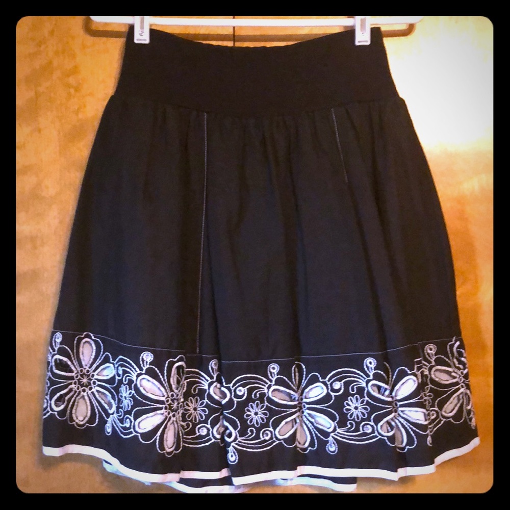 Joe Benbasset floral black and white skirt Small